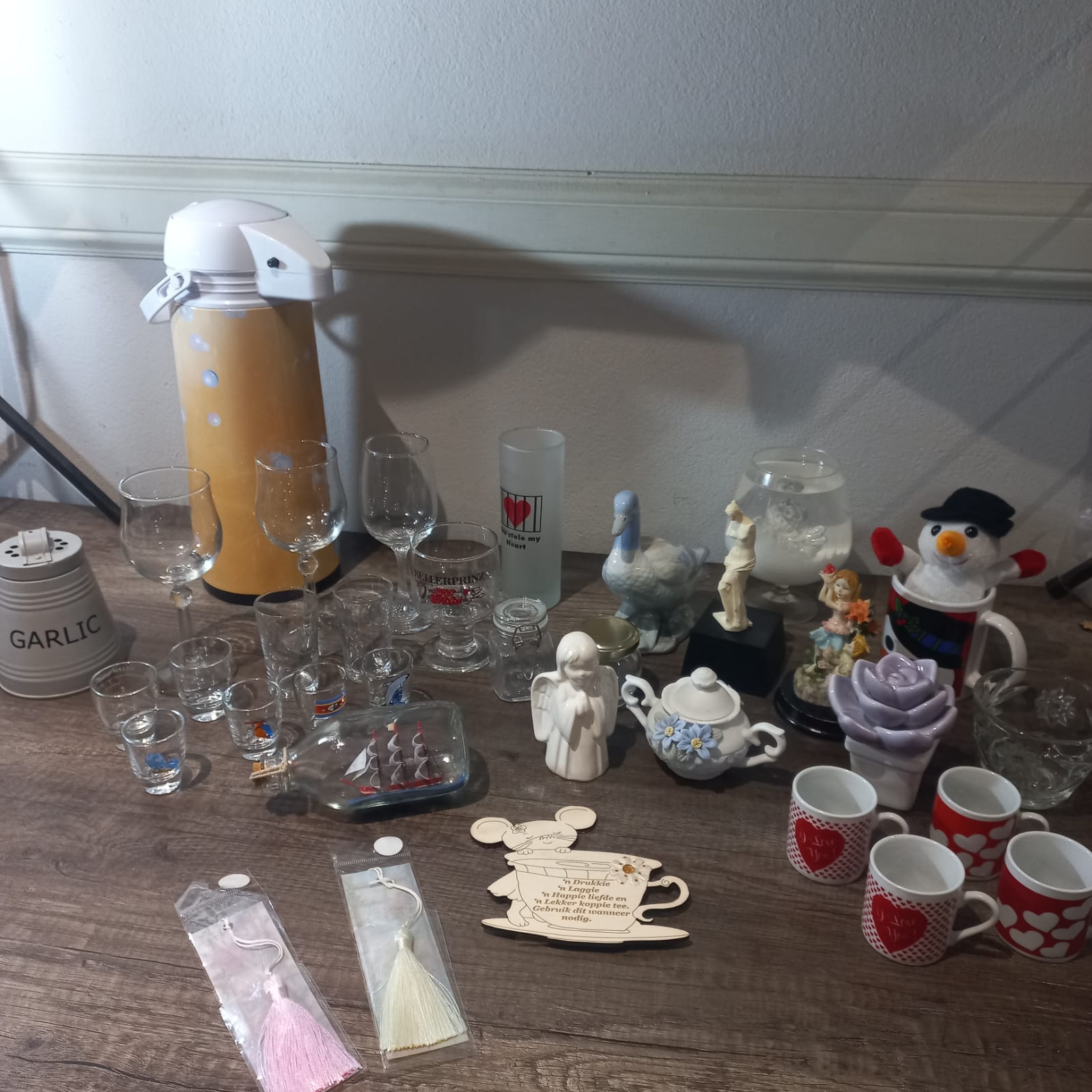 Mixed Kitchenware, Decor and Collectibles Bundle