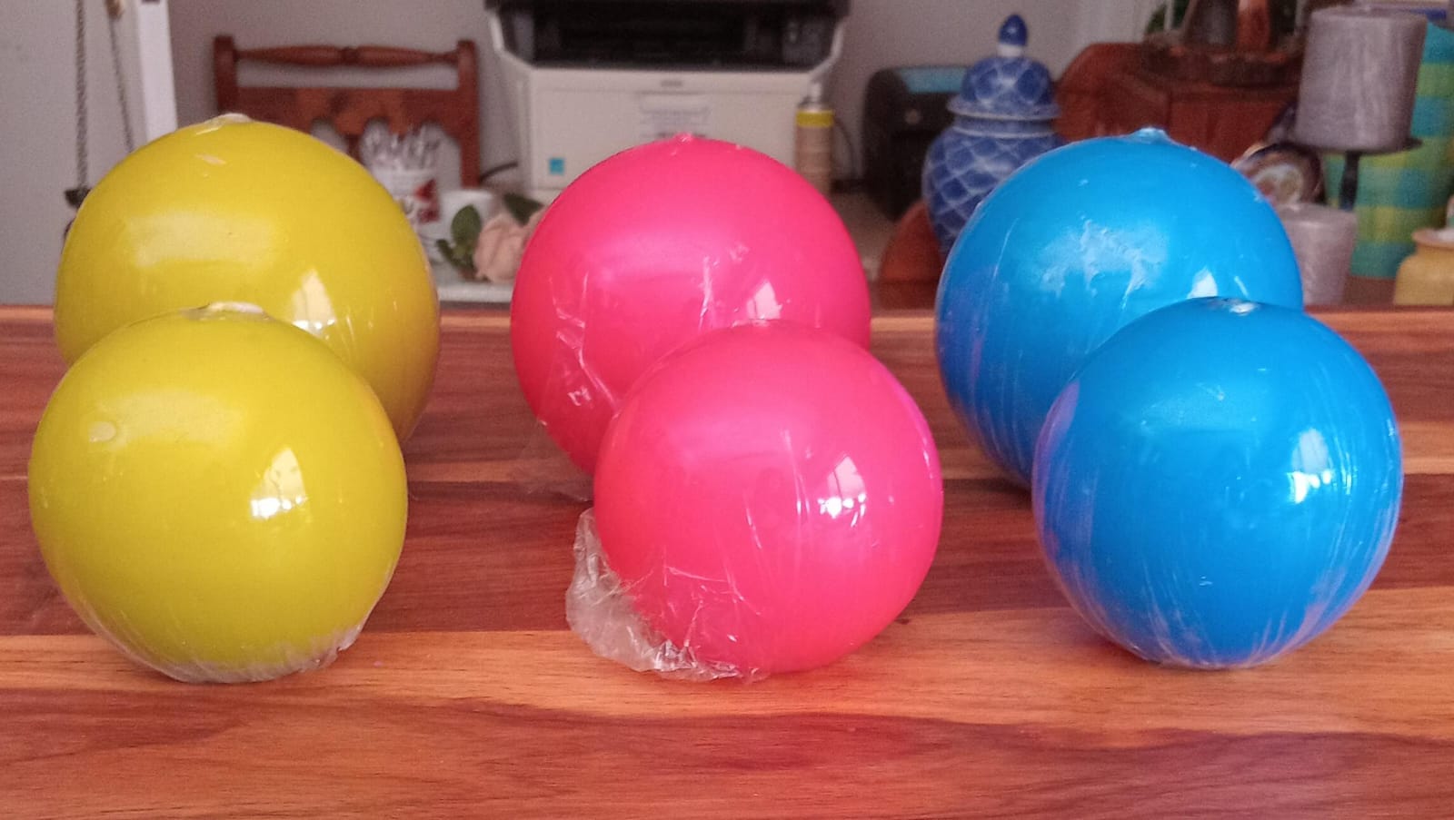 Set of 6 Assorted Coloured Spherical Candles