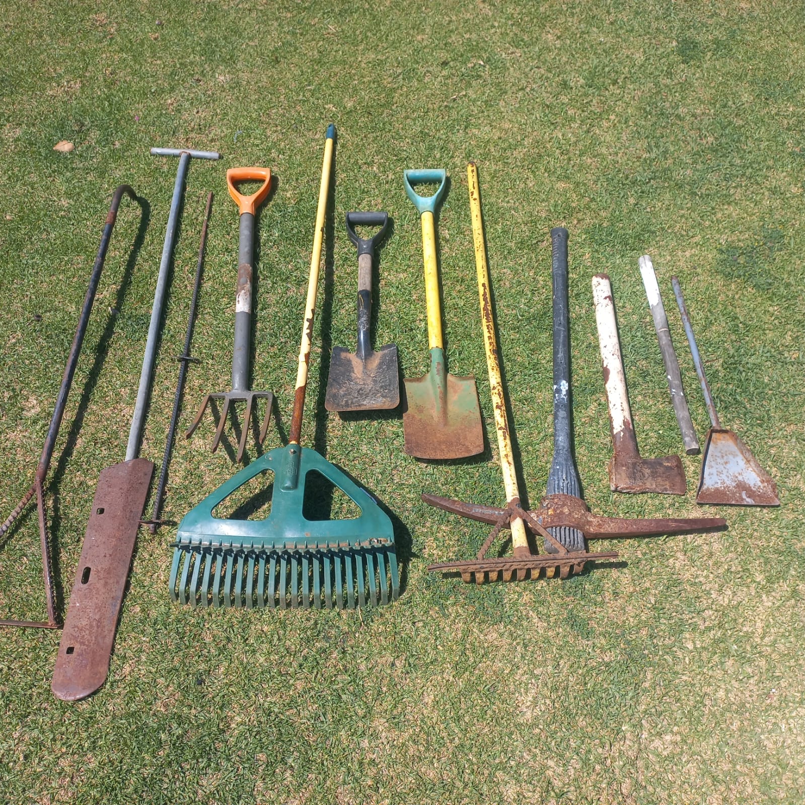 Assorted Garden and Hand Tool Bundle