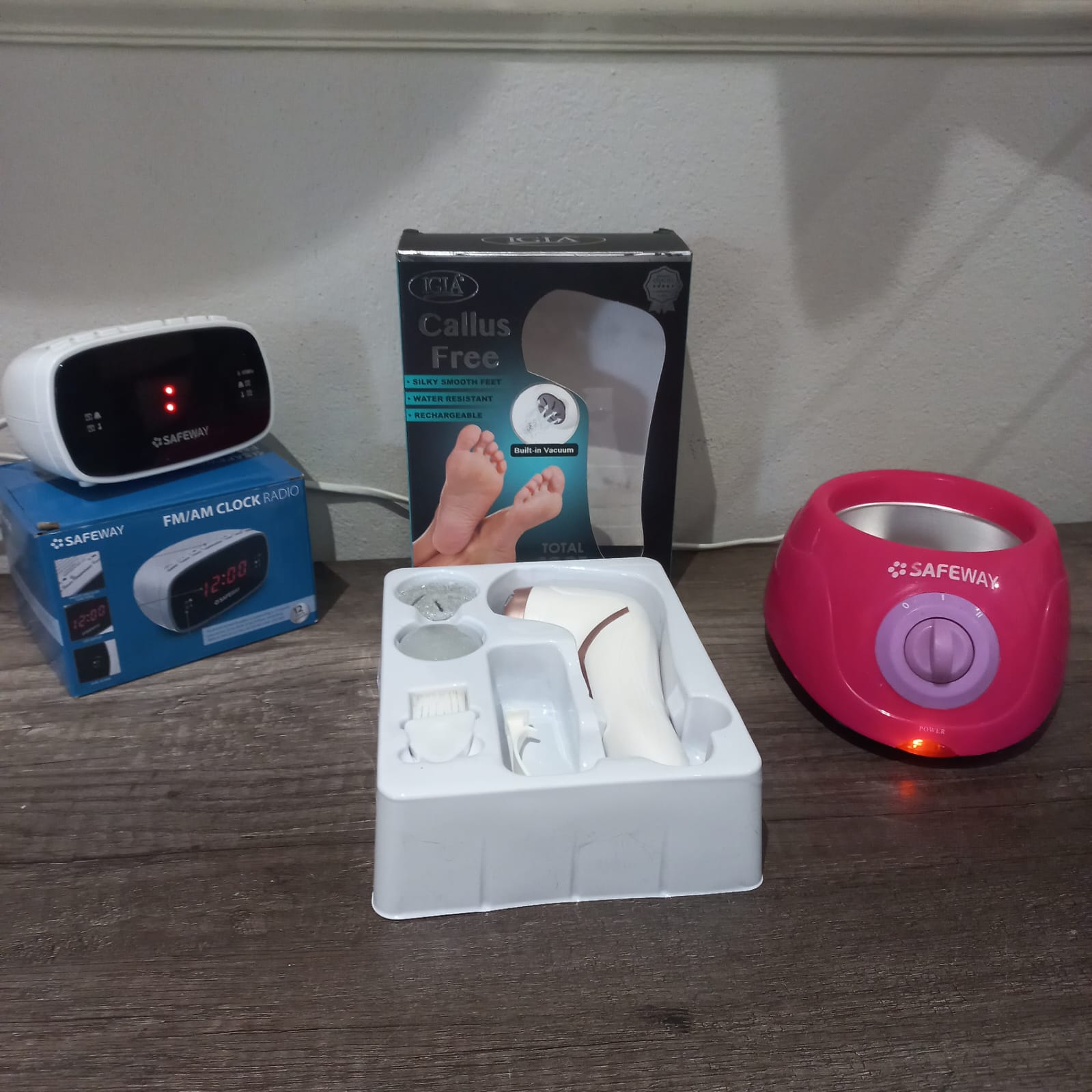 Small Appliance Bundle: Safeway Clock Radio, Safeway Wax Heater & Igia Callus Remover