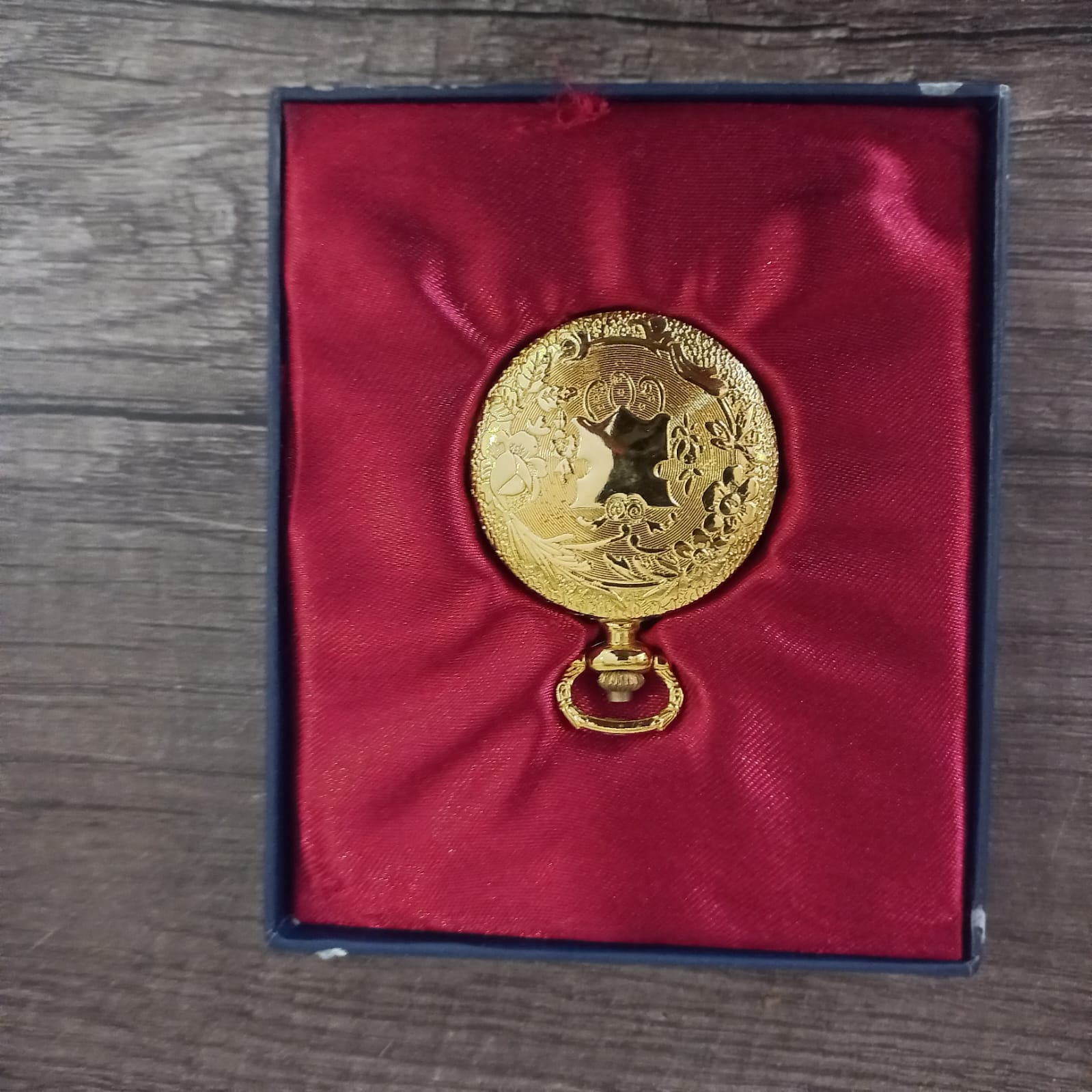 Gold-Tone Quartz Pocket Watch in Presentation Box - Issue 32