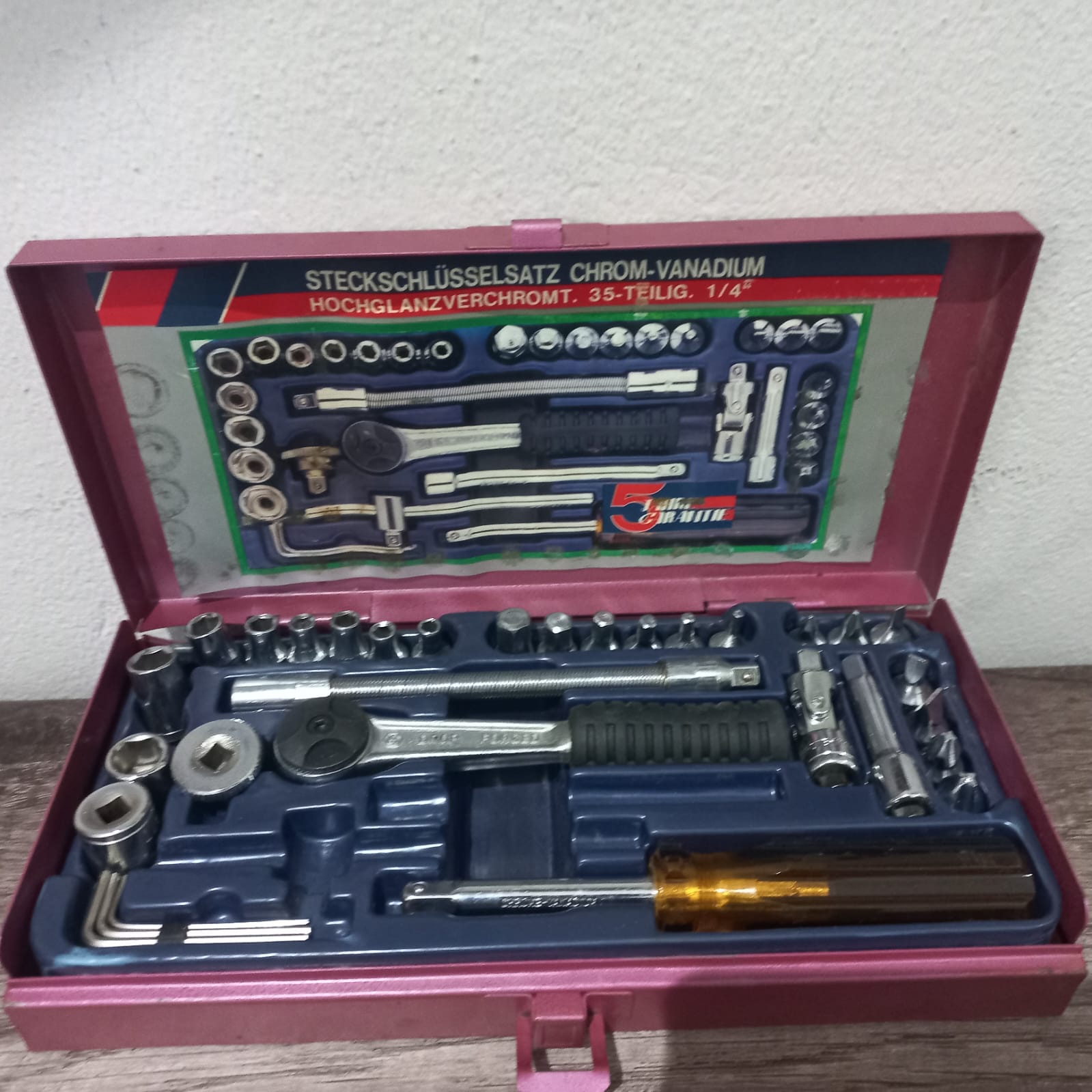 35-Piece 1/4" Socket Set in Metal Carry Case(Incomplete)