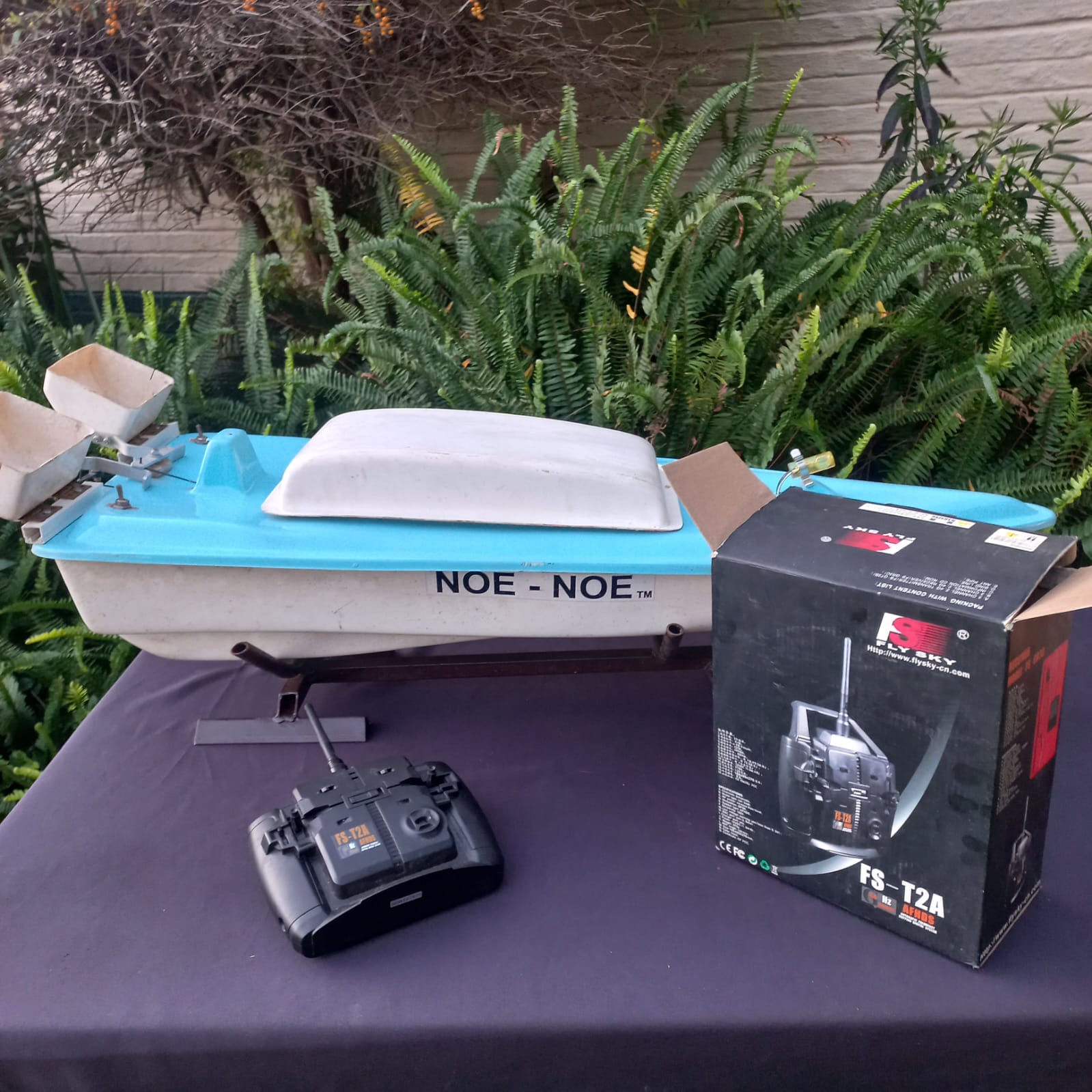 Remote Controlled Bait Boat with Fly Sky FS-T2A Transmitter