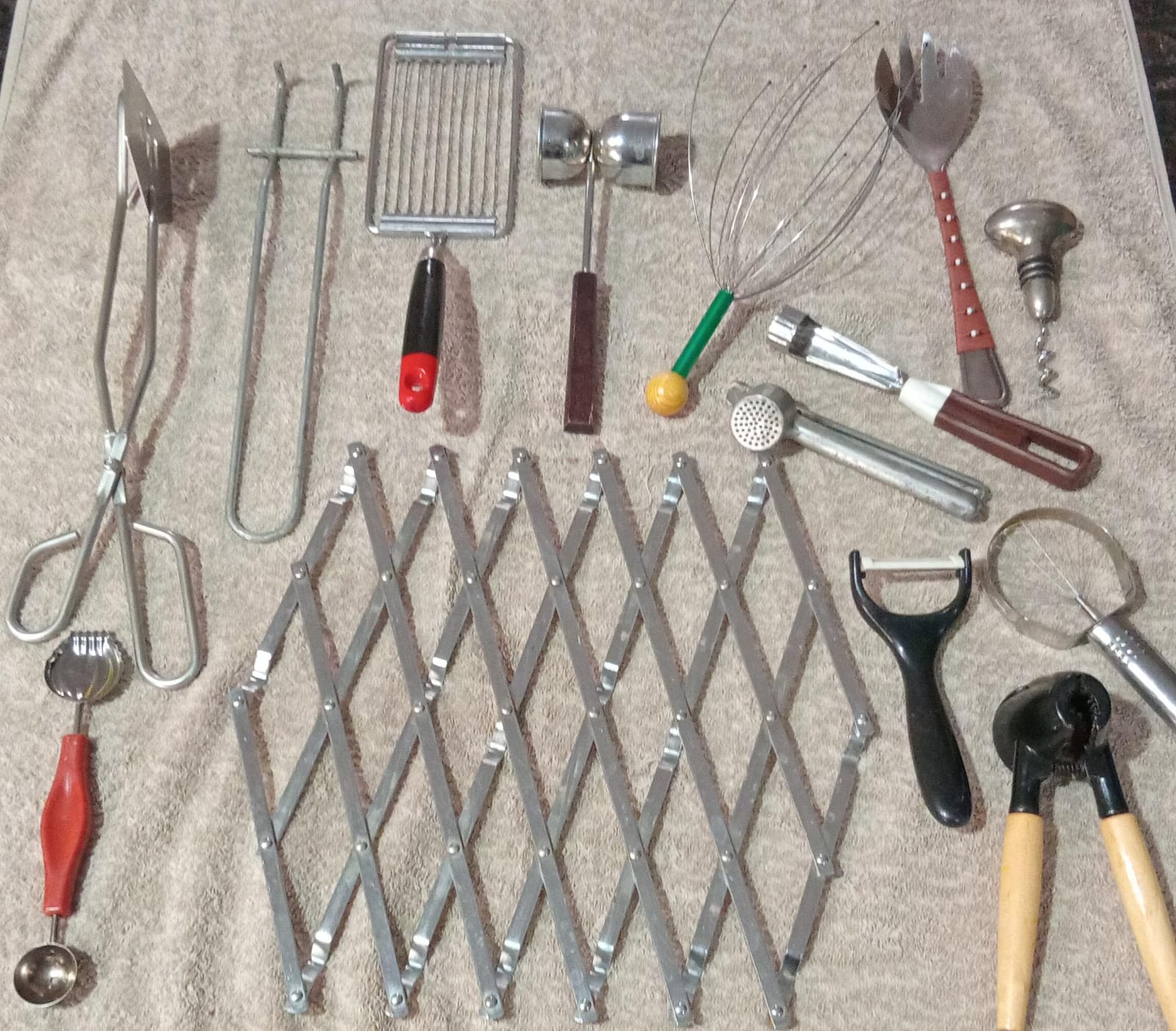 Assorted Kitchen Utensil Bundle