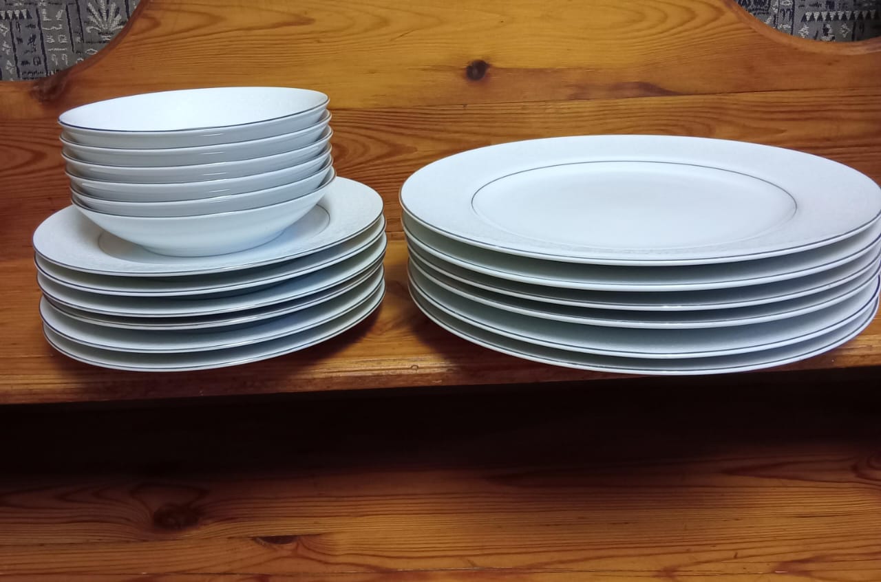 Silver Lace Fine China Dinnerware Set - SET 2