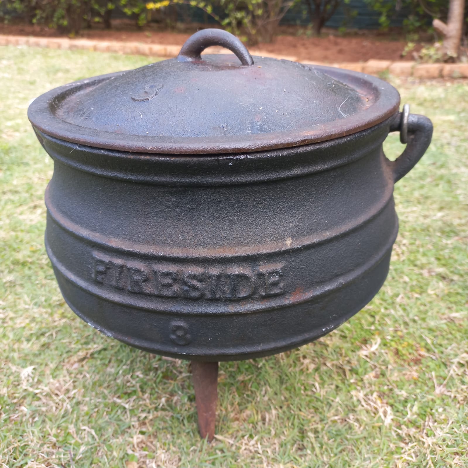 Fireside Size 3 Cast Iron Potjie Pot with Lid