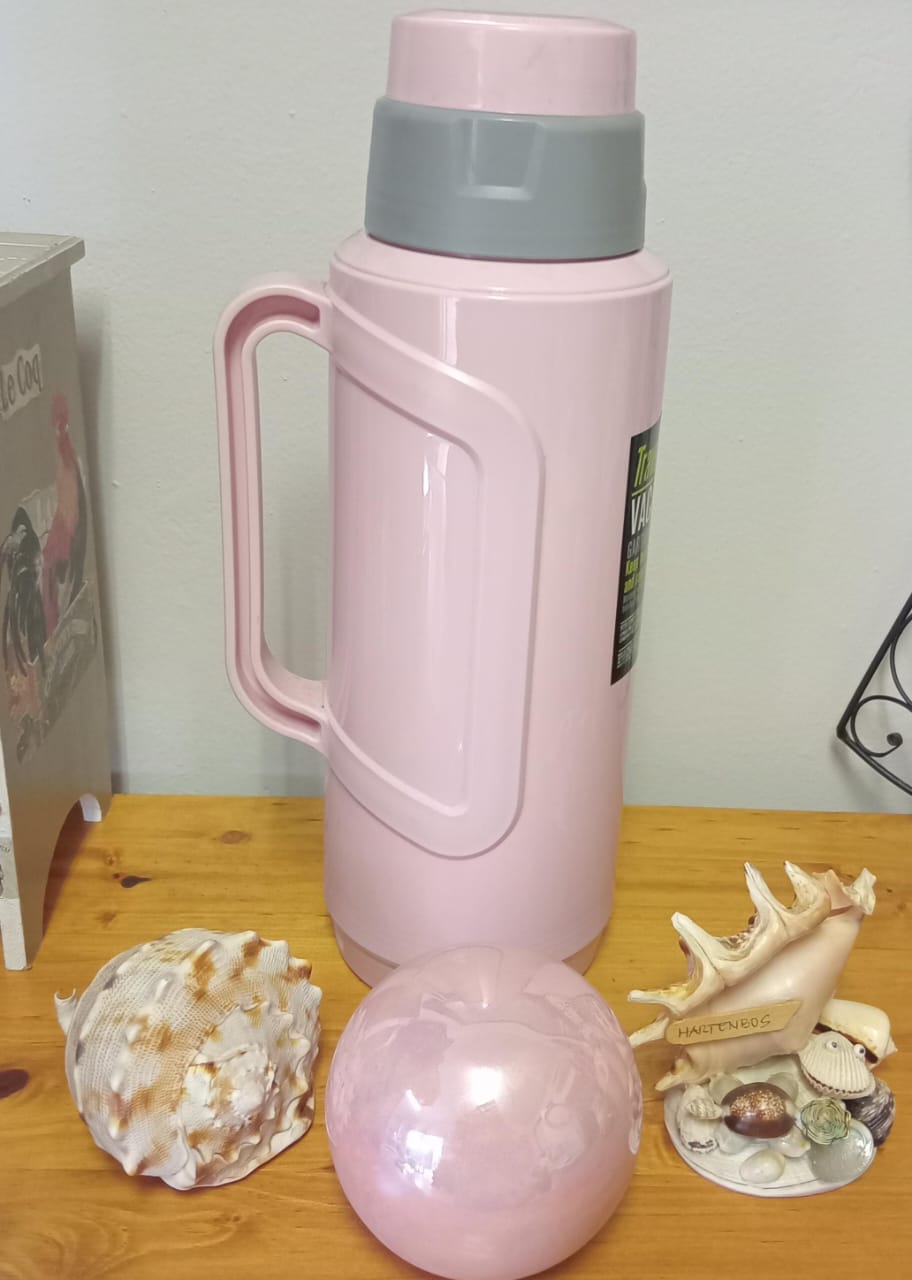 Bundle of 2.0 Litre Travelvac Flask and Decorative Items