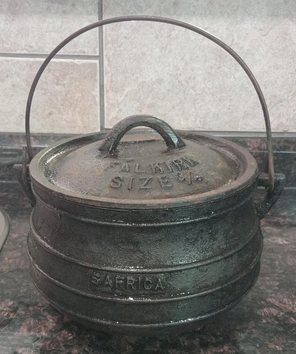 Falkirk Size 3/4 Cast Iron Potjie Pot